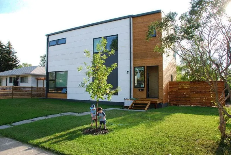 Hive Modular C-Line CM002 prefab home - exterior and front yard.