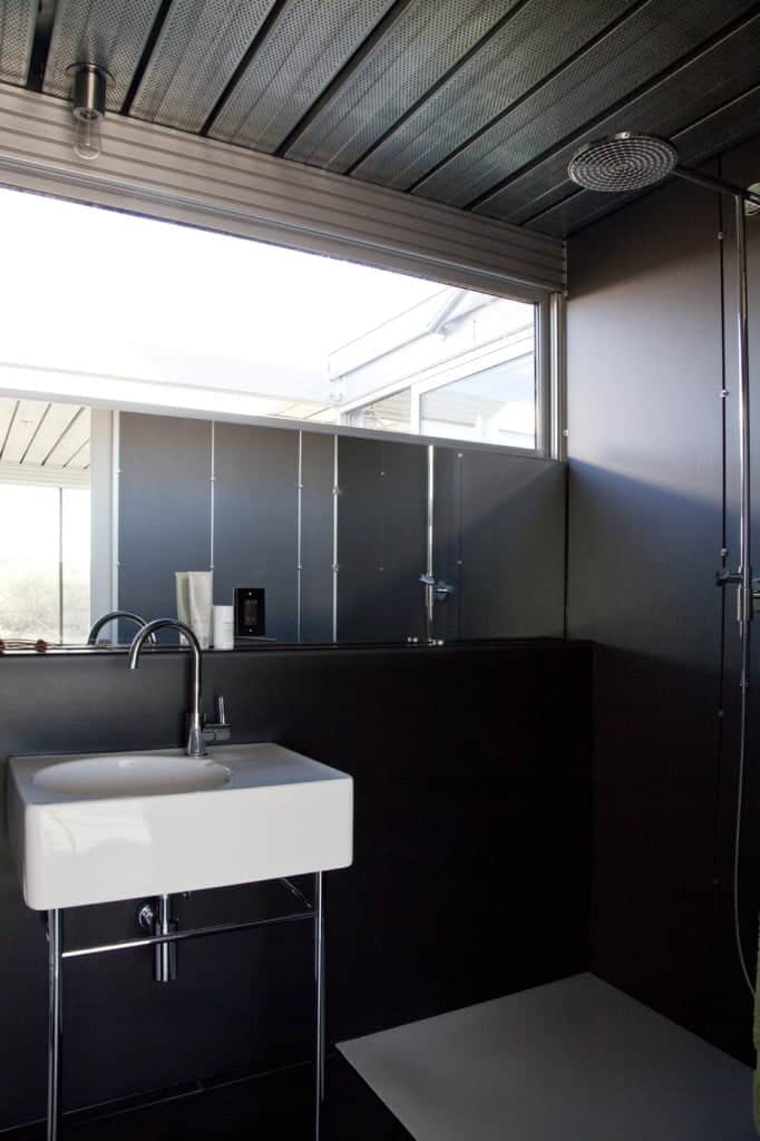 IT House prefab home - bathroom.